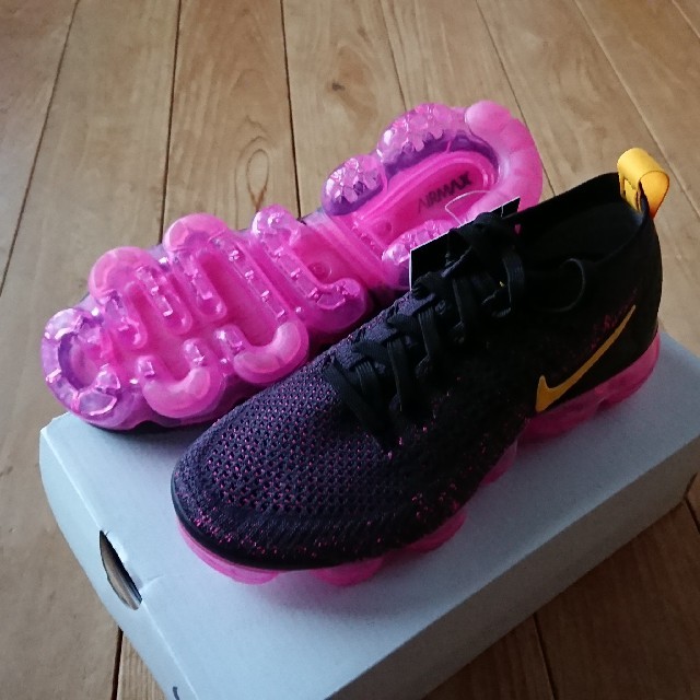 NIKE(ナイキ)のNIKE AIR VAPORMAX flyknit 2 レディースの靴/シューズ(スニーカー)の商品写真