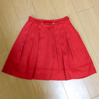 レッセパッセ(LAISSE PASSE)のレッセパッセ♡おリボンとレースが可愛い赤のプリーツスカート(ひざ丈スカート)