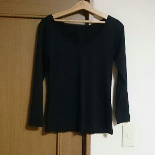 ユニクロ(UNIQLO)の美品 ユニクロ ☆ ヒートテック Ｖネック M 黒(アンダーシャツ/防寒インナー)