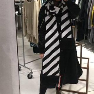 OFF-WHITE - オフホワイト マフラーの通販 by きむたろう｜オフ ...