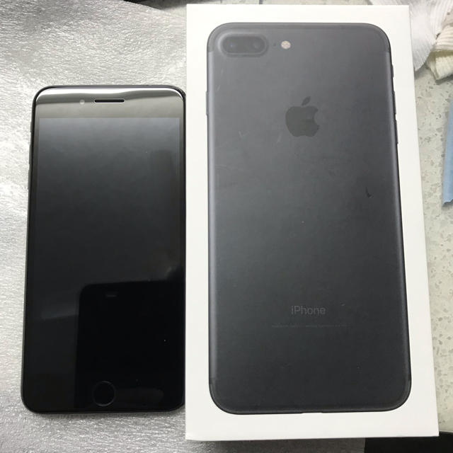 Apple(アップル)のSIMフリーiPhone7 plus 32GB BLACK スマホ/家電/カメラのスマートフォン/携帯電話(スマートフォン本体)の商品写真