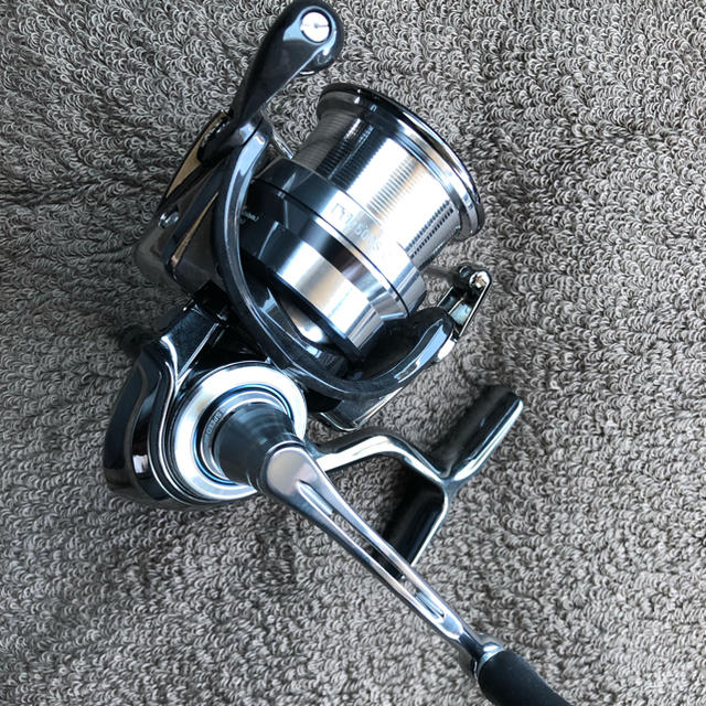 DAIWA(ダイワ)の18EXIST イグジスト FC LT2500S-CXH スポーツ/アウトドアのフィッシング(リール)の商品写真