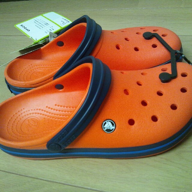crocs(クロックス)のcrocs クロックス クロックバンド オレンジ×ネイビー 27cm メンズの靴/シューズ(サンダル)の商品写真