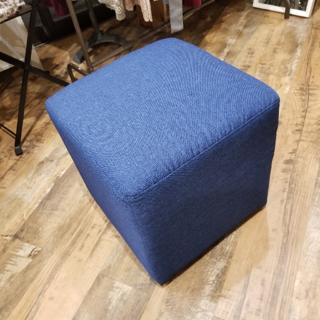 軽いスツール　ブルー　椅子　オットマン　インテリア　ファブリック
