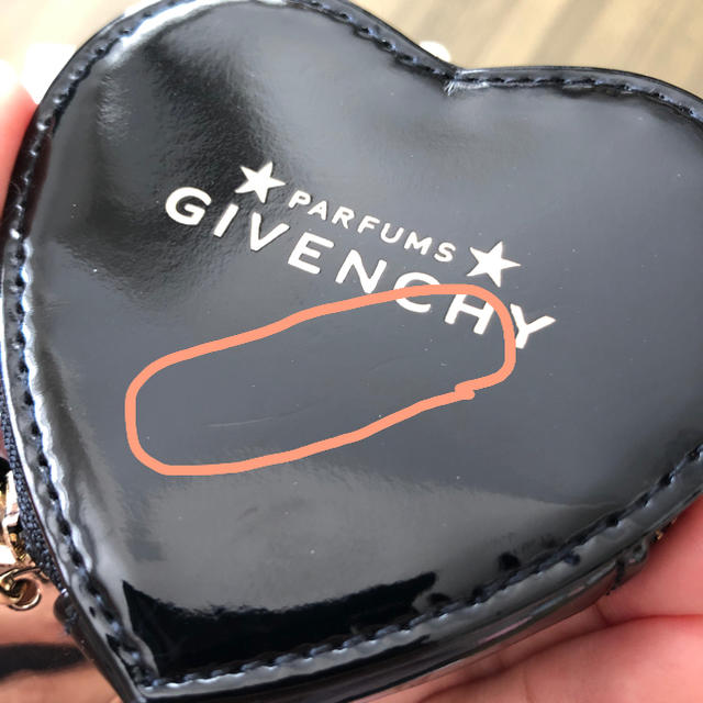 GIVENCHY(ジバンシィ)の新品未使用★ジバンシーポーチ★GIVENCHYハート型ジバンシイコインケース レディースのファッション小物(ポーチ)の商品写真