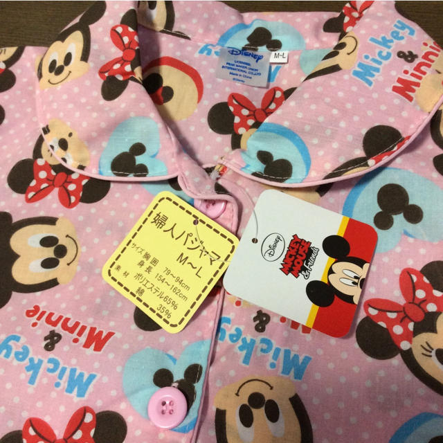 Disney(ディズニー)のともみ様専用  ミッキー&ミニー  パジャマ  M~L 100 レディースのルームウェア/パジャマ(パジャマ)の商品写真