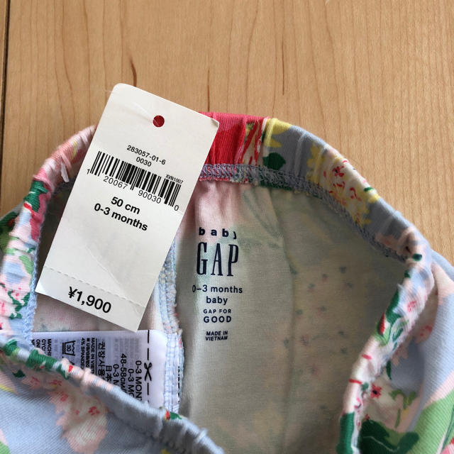 babyGAP(ベビーギャップ)の新品未使用 babyGAP 花柄レギンス 50cm キッズ/ベビー/マタニティのベビー服(~85cm)(パンツ)の商品写真