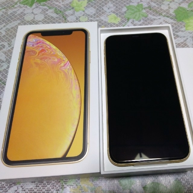 iPhone(アイフォーン)の[りーちゃ様専用]iPhoneXR 64GB イエロー[未使用品] スマホ/家電/カメラのスマートフォン/携帯電話(スマートフォン本体)の商品写真