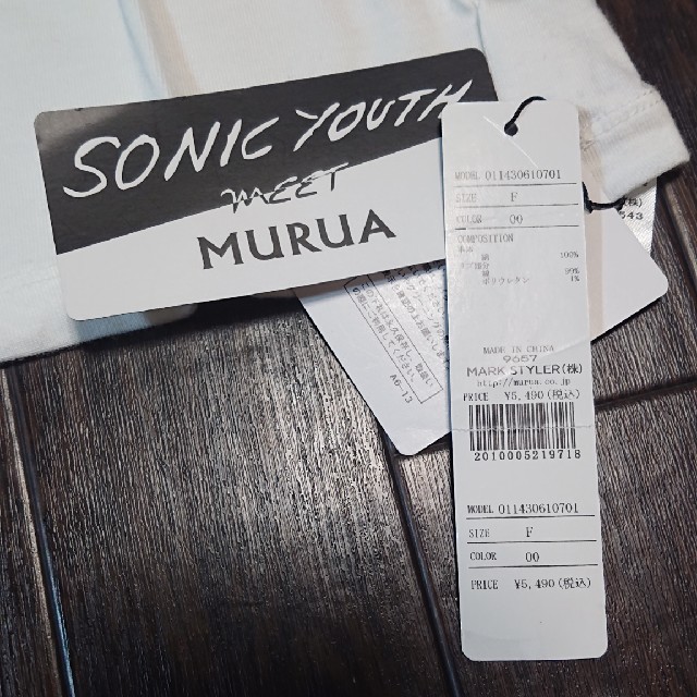 MURUA(ムルーア)のMURUA SONIC YOUTH コラボ Tシャツ ホワイト 新品タグ付き レディースのトップス(Tシャツ(半袖/袖なし))の商品写真