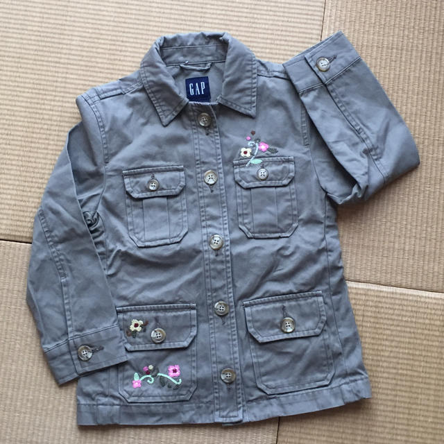 GAP(ギャップ)の美品 GAP120 キッズ/ベビー/マタニティのキッズ服女の子用(90cm~)(ジャケット/上着)の商品写真