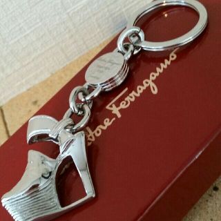 サルヴァトーレフェラガモ(Salvatore Ferragamo)のお客様専用フェラガモ　銀色キーホルダー(キーホルダー)