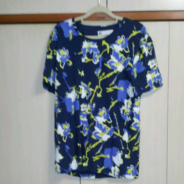 SLY(スライ)のSLY  花柄Tシャツ レディースのトップス(Tシャツ(半袖/袖なし))の商品写真