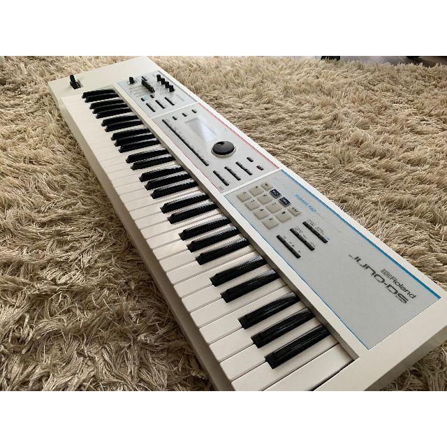 Roland(ローランド)の美品 Roland JUNO-DS 61 ソフトケース・ダンパーペダル付属 楽器の鍵盤楽器(キーボード/シンセサイザー)の商品写真