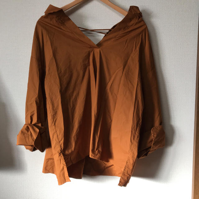 MURUA(ムルーア)のMURUAブラウンシャツ レディースのトップス(シャツ/ブラウス(長袖/七分))の商品写真