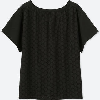ユニクロ(UNIQLO)の新品 UNIQLO2wayレースコンビネーションTシャツ ブラウス(Tシャツ(半袖/袖なし))