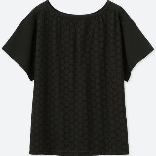 ユニクロ(UNIQLO)の新品 UNIQLO2wayレースコンビネーションTシャツ ブラウス(Tシャツ(半袖/袖なし))