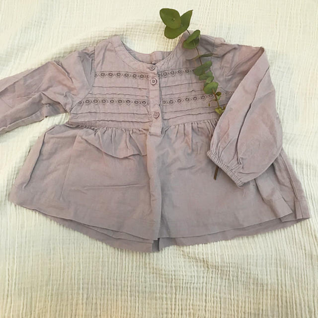 babyGAP(ベビーギャップ)のブラウス 刺繍チュニック くすみパープル くすみカラー スカラップbabygap キッズ/ベビー/マタニティのベビー服(~85cm)(シャツ/カットソー)の商品写真
