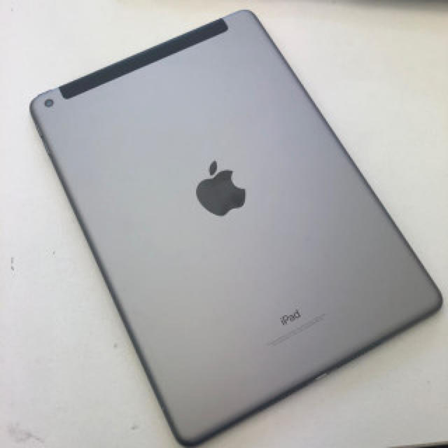 iPad - ipad 第六世代 スペースグレイ wifiモデル 32Gの通販 by しも｜アイパッドならラクマ