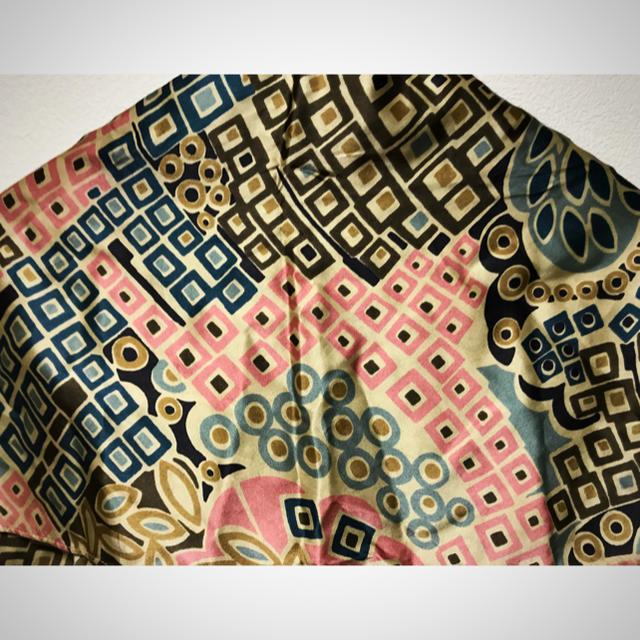 TOCCA(トッカ)のTOCCA 新品 シルク 配色が素敵な スカーフ 希少 レディースのファッション小物(バンダナ/スカーフ)の商品写真