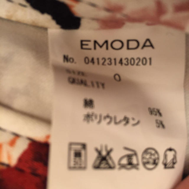 EMODA(エモダ)のEMODA花柄パンツ レディースのパンツ(スキニーパンツ)の商品写真