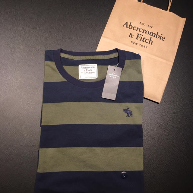 Abercrombie&Fitch(アバクロンビーアンドフィッチ)の【18日限定値下げ】アバクロ メンズTシャツ メンズのトップス(Tシャツ/カットソー(半袖/袖なし))の商品写真