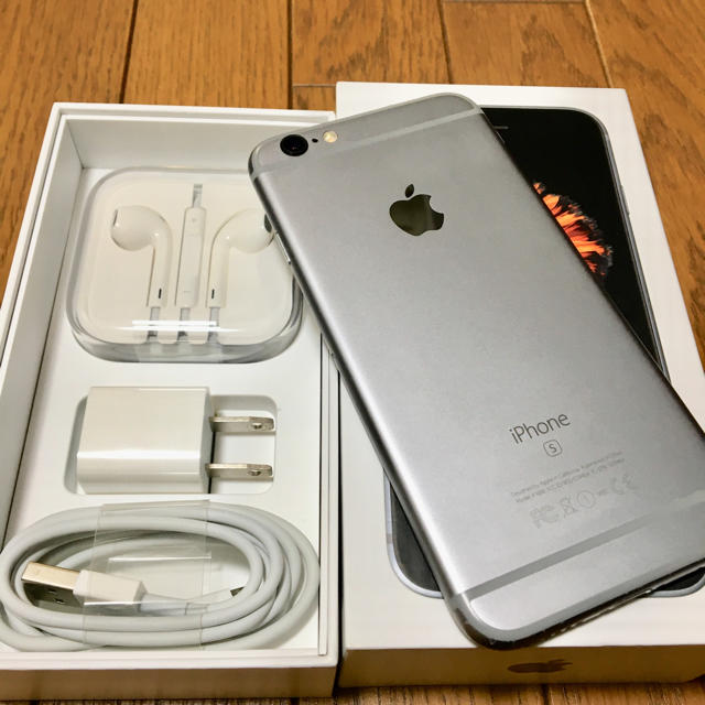 Apple(アップル)のiPhone 6s 64GB Space Gray au スマホ/家電/カメラのスマートフォン/携帯電話(スマートフォン本体)の商品写真