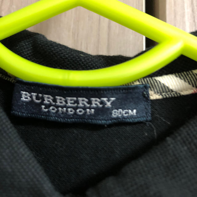 BURBERRY(バーバリー)のバーバリー ベビー ネクタイ取り外し可能 半袖ポロシャツ 黒  綺麗 80センチ キッズ/ベビー/マタニティのベビー服(~85cm)(シャツ/カットソー)の商品写真