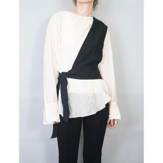 トーガ(TOGA)のhelk ONE SHOULDER SUEDE VEST(ベスト/ジレ)