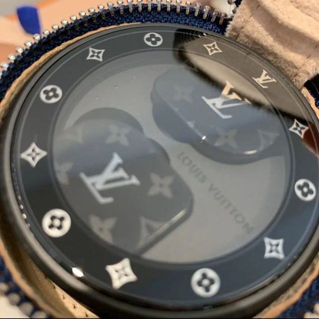 LOUIS VUITTON(ルイヴィトン)の新品 ルイヴィトン モノグラム ホライゾン イヤホン ブラック メンズの時計(腕時計(デジタル))の商品写真