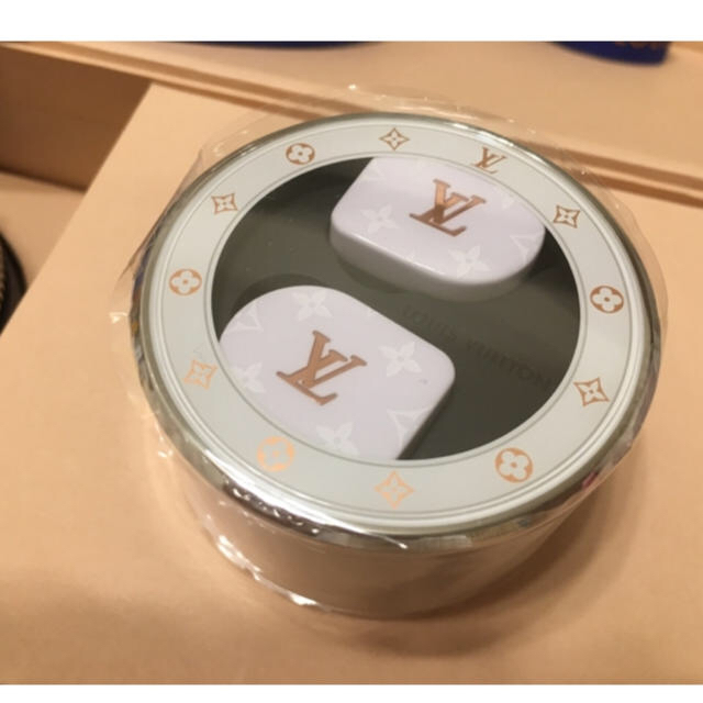 LOUIS VUITTON(ルイヴィトン)の専用出品♥️新品 ルイヴィトン モノグラム ホライゾン イヤホン ホワイト スマホ/家電/カメラのオーディオ機器(ヘッドフォン/イヤフォン)の商品写真