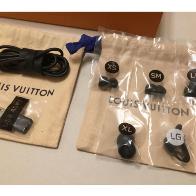 LOUIS VUITTON(ルイヴィトン)の専用出品♥️新品 ルイヴィトン モノグラム ホライゾン イヤホン ホワイト スマホ/家電/カメラのオーディオ機器(ヘッドフォン/イヤフォン)の商品写真