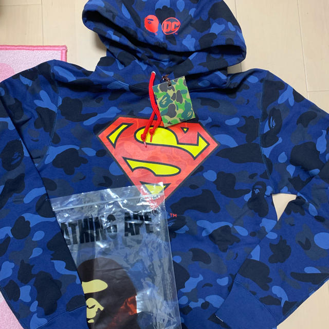 A BATHING APE(アベイシングエイプ)の激安XLサイズ新品！ BAPE×DCカラーカモ supermanパーカー青迷彩 メンズのトップス(パーカー)の商品写真