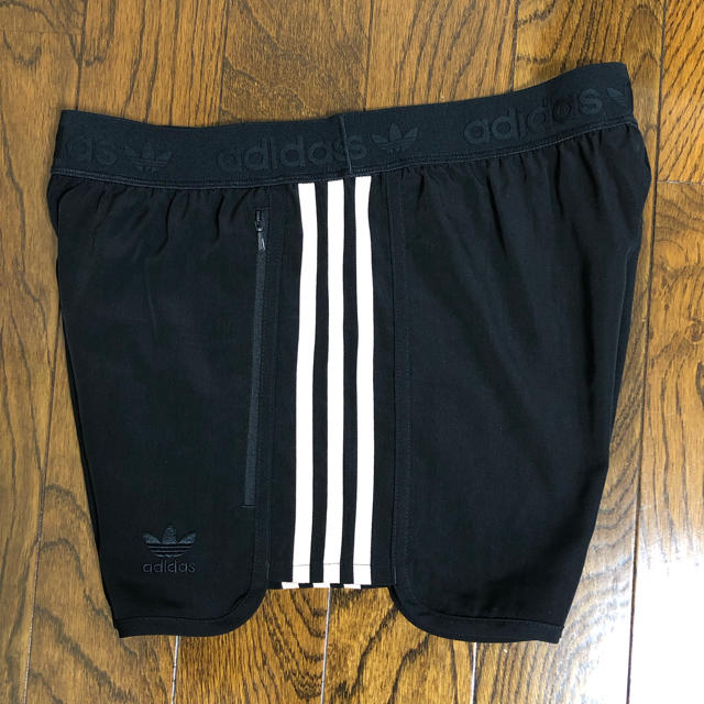 adidas(アディダス)のアディダスオリジナルス ショートパンツ Lサイズ レディースのパンツ(ショートパンツ)の商品写真