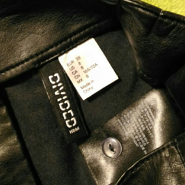 H&M(エイチアンドエム)のH&M フェイクレザー ミニスカート ブラック レディースのスカート(ミニスカート)の商品写真