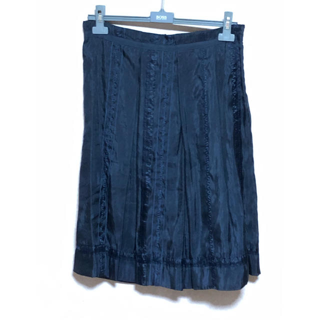 HUGO BOSS(ヒューゴボス)の☆ sale☆ HUGO BOSS  シルクスカート レディースのスカート(ひざ丈スカート)の商品写真