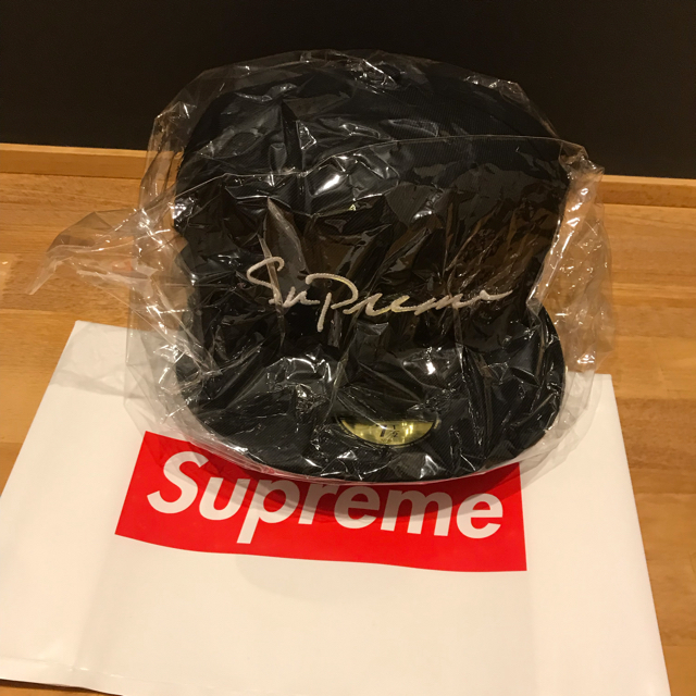 Supreme(シュプリーム)のsupreme new era  18fw  7 1/2 ブラック メンズの帽子(キャップ)の商品写真