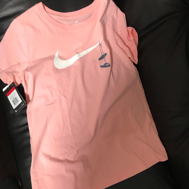 NIKE  ピンク　シャツ