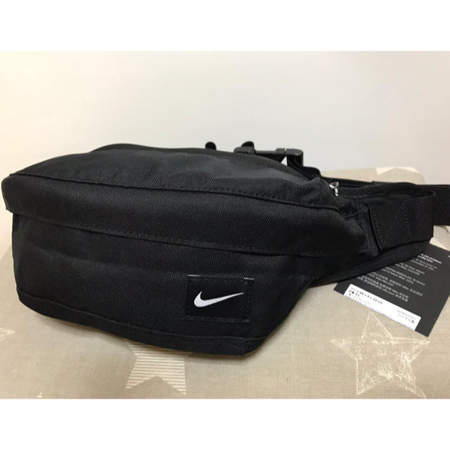 NIKE(ナイキ)の新品★ナイキ★ウエストポーチ ボディバッグ★黒 レディースのバッグ(ボディバッグ/ウエストポーチ)の商品写真