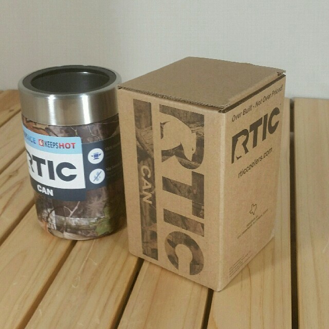 ■新品■2個セット■RTIC Can Cooler 缶クーラー　カモ スポーツ/アウトドアのアウトドア(食器)の商品写真