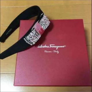 サルヴァトーレフェラガモ(Salvatore Ferragamo)のフェラガモ ビジュー カチューシャ ヴァラ(カチューシャ)