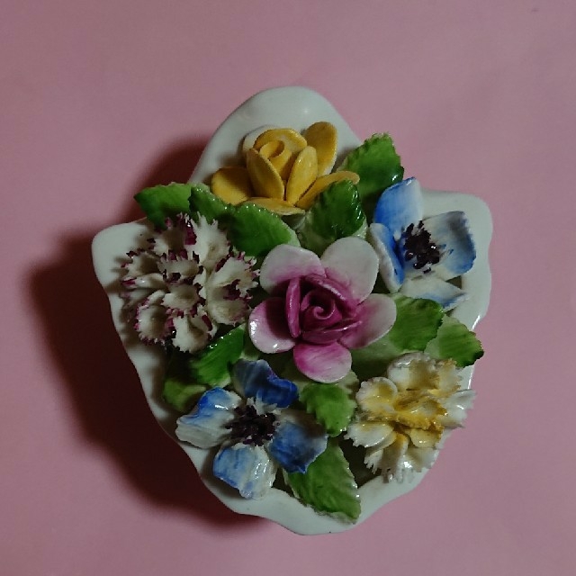 Royal Doulton - イングランド製 ロイヤルドルトン 置物 陶器 花飾り 陶花の通販 by 鈴s shop｜ロイヤルドルトンならラクマ