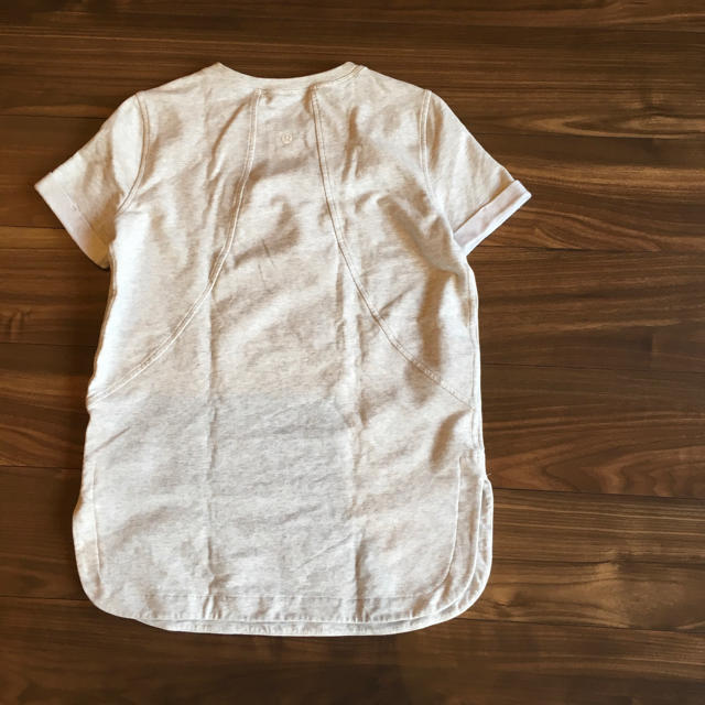 lululemon(ルルレモン)のルル・レモン トップス  カットソー  Tシャツ レディースのトップス(カットソー(半袖/袖なし))の商品写真