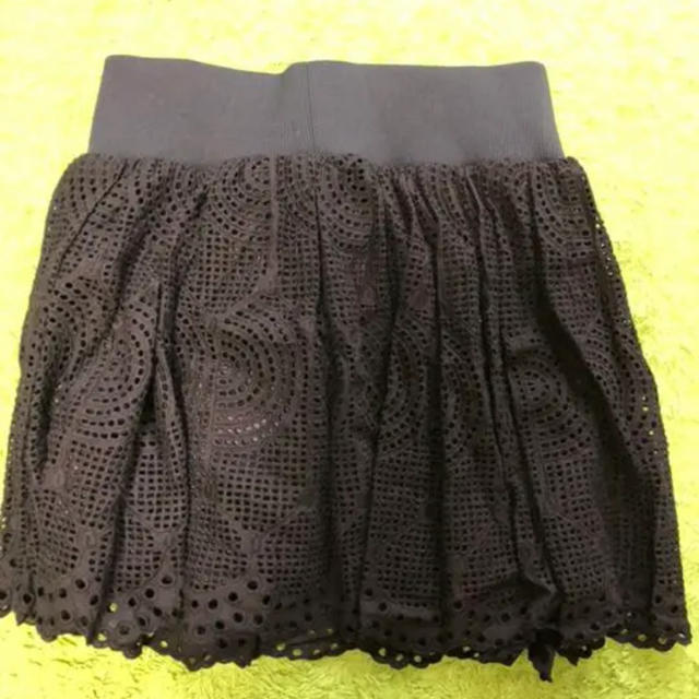ADORE(アドーア)のアドーア  カットワークレーススカート 黒 新品 36 レディースのスカート(ひざ丈スカート)の商品写真