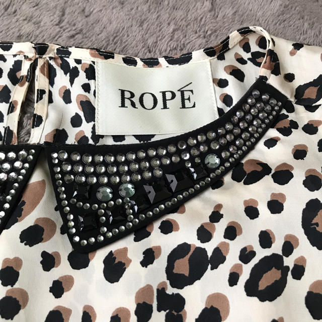 ROPE’(ロペ)のビジューブラウス レディースのトップス(シャツ/ブラウス(半袖/袖なし))の商品写真