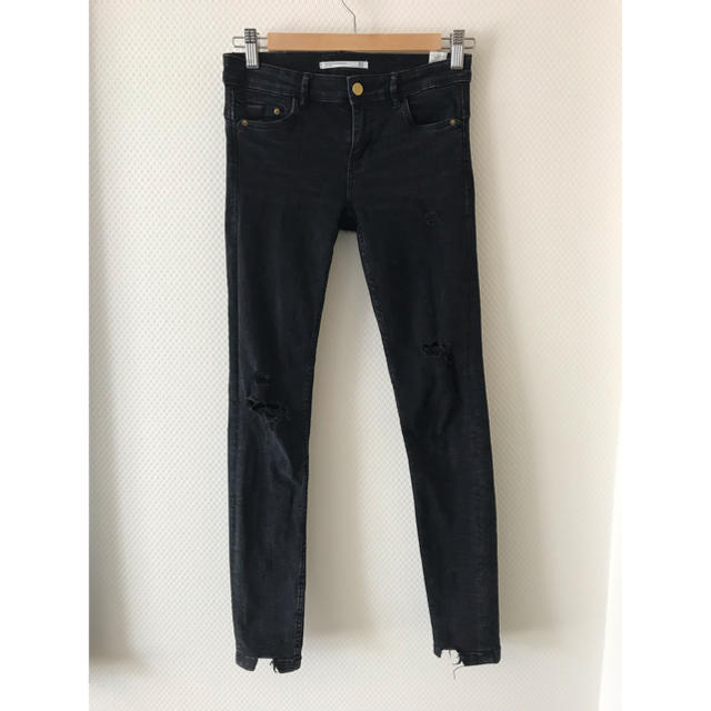 ZARA(ザラ)の黒欄様専用  zara スキニーデニム ダメージ 34 レディースのパンツ(デニム/ジーンズ)の商品写真