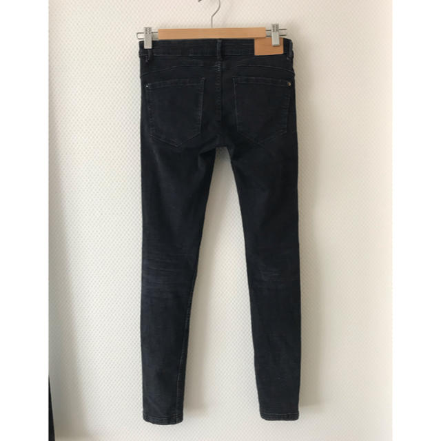 ZARA(ザラ)の黒欄様専用  zara スキニーデニム ダメージ 34 レディースのパンツ(デニム/ジーンズ)の商品写真