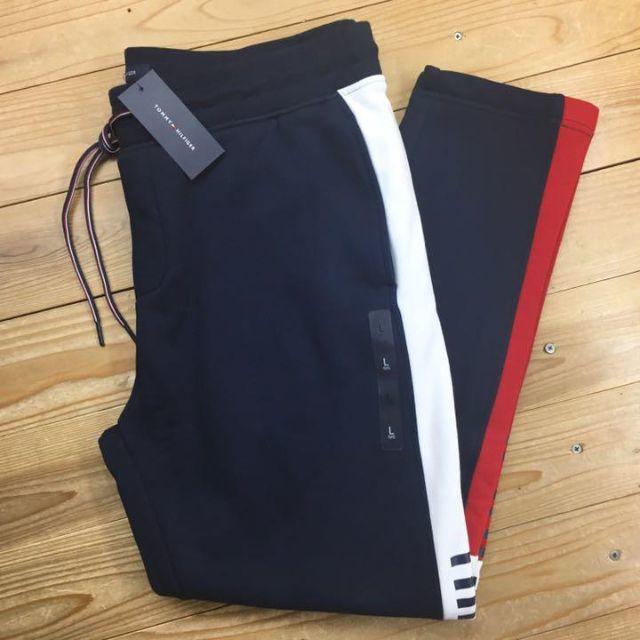 TOMMY HILFIGER(トミーヒルフィガー)の新品【メンズS】★トミー★ライン入りスウェットパンツ/紺 メンズのパンツ(その他)の商品写真