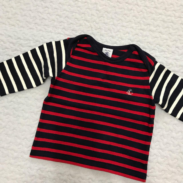 PETIT BATEAU(プチバトー)のプチバトー＊ボーダーカットソー キッズ/ベビー/マタニティのベビー服(~85cm)(シャツ/カットソー)の商品写真