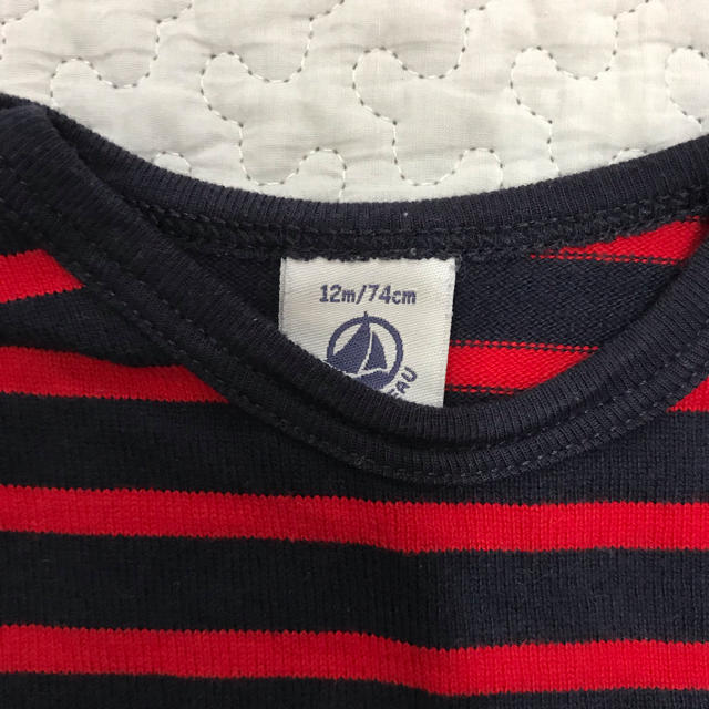 PETIT BATEAU(プチバトー)のプチバトー＊ボーダーカットソー キッズ/ベビー/マタニティのベビー服(~85cm)(シャツ/カットソー)の商品写真