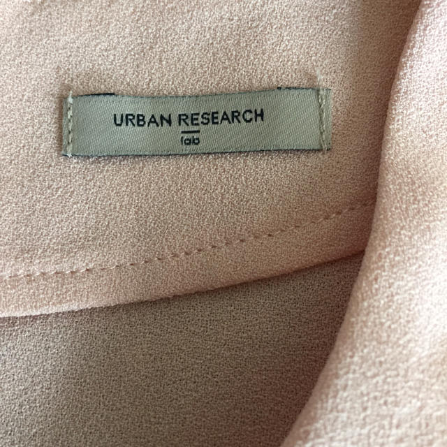 URBAN RESEARCH(アーバンリサーチ)の【すうたん様専用】アーバンリサーチ Vネックカットソー サーモンピンク レディースのトップス(カットソー(半袖/袖なし))の商品写真